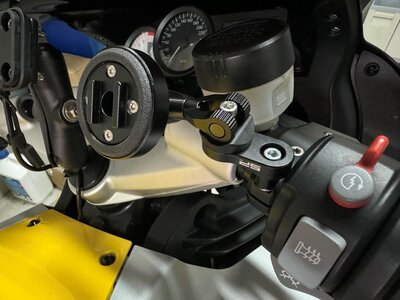 bmw k12s_garmin xt & sp connect (2).jpg
